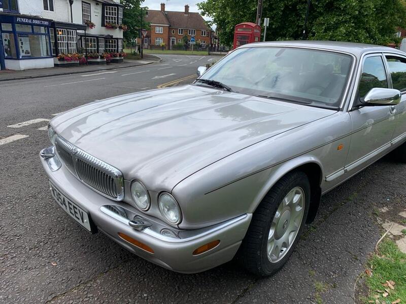 View DAIMLER XJ SERIES 4.0 V8 Super 