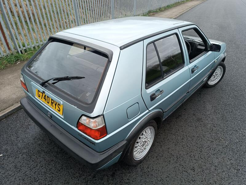 VOLKSWAGEN GOLF