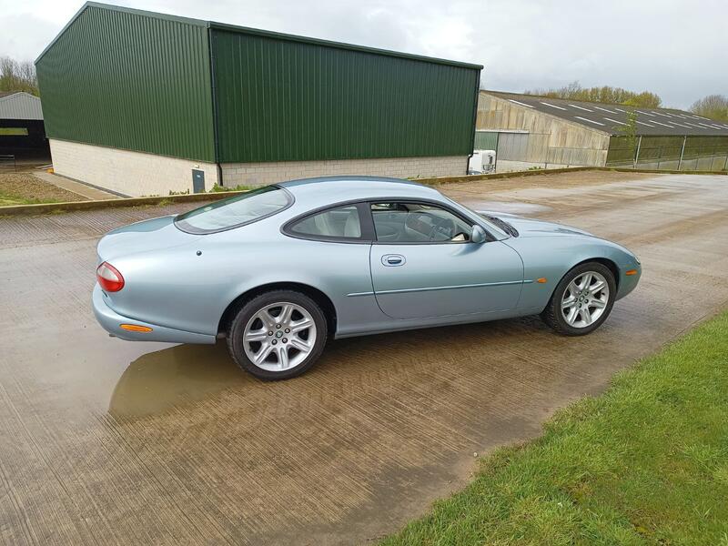 JAGUAR XK8