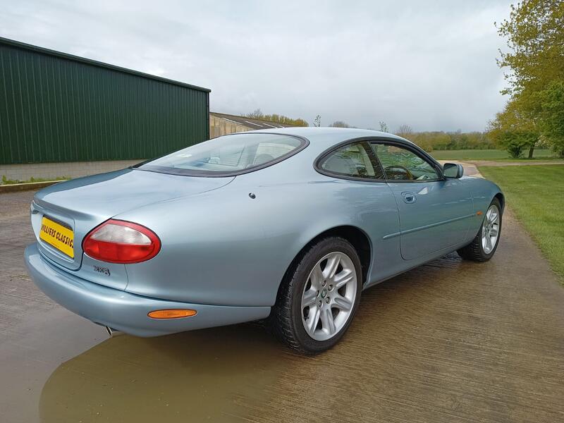 JAGUAR XK8