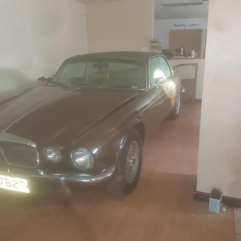 DAIMLER DOUBLE SIX