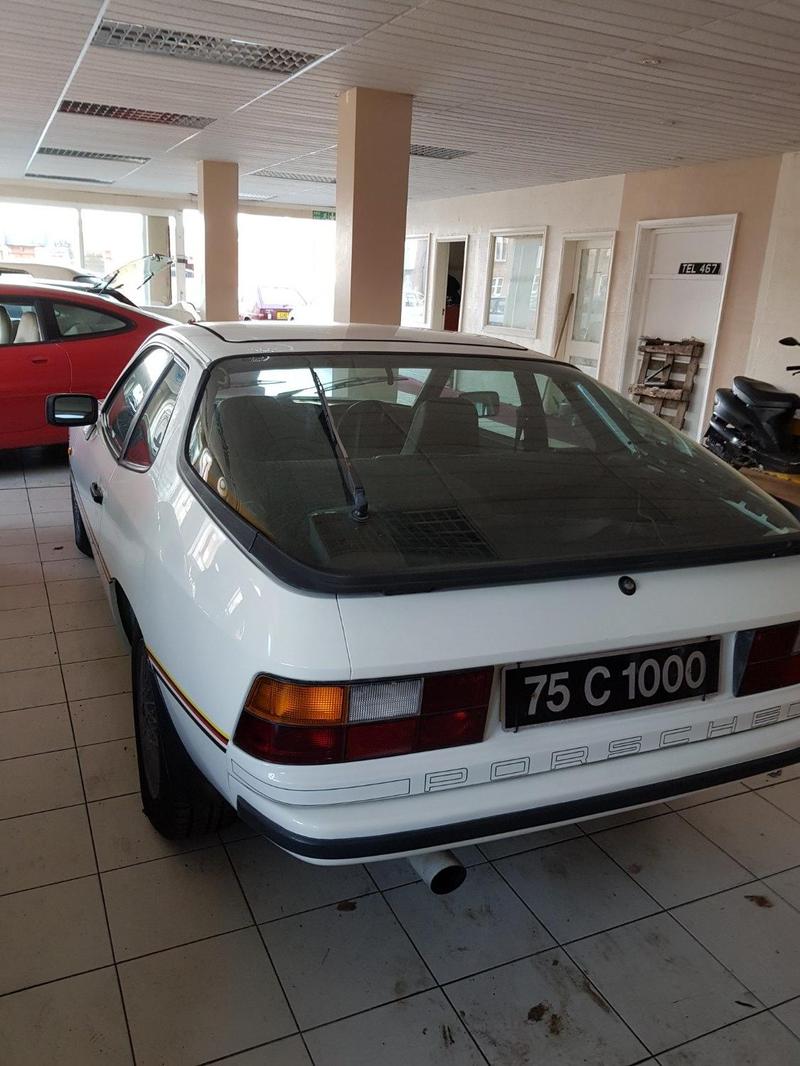 PORSCHE 924