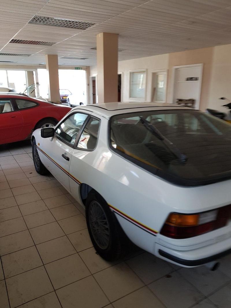 PORSCHE 924