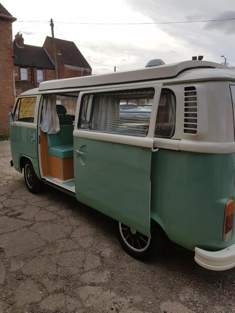 VOLKSWAGEN T2 COMBI BAY CAMPERVAN