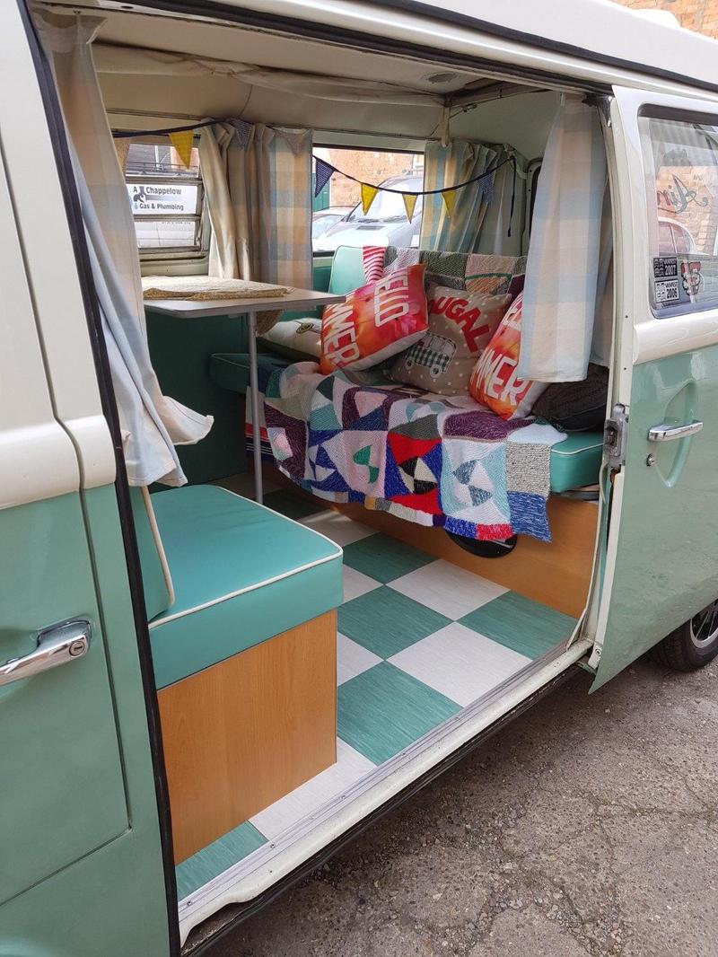 View VOLKSWAGEN T2 COMBI BAY CAMPERVAN -