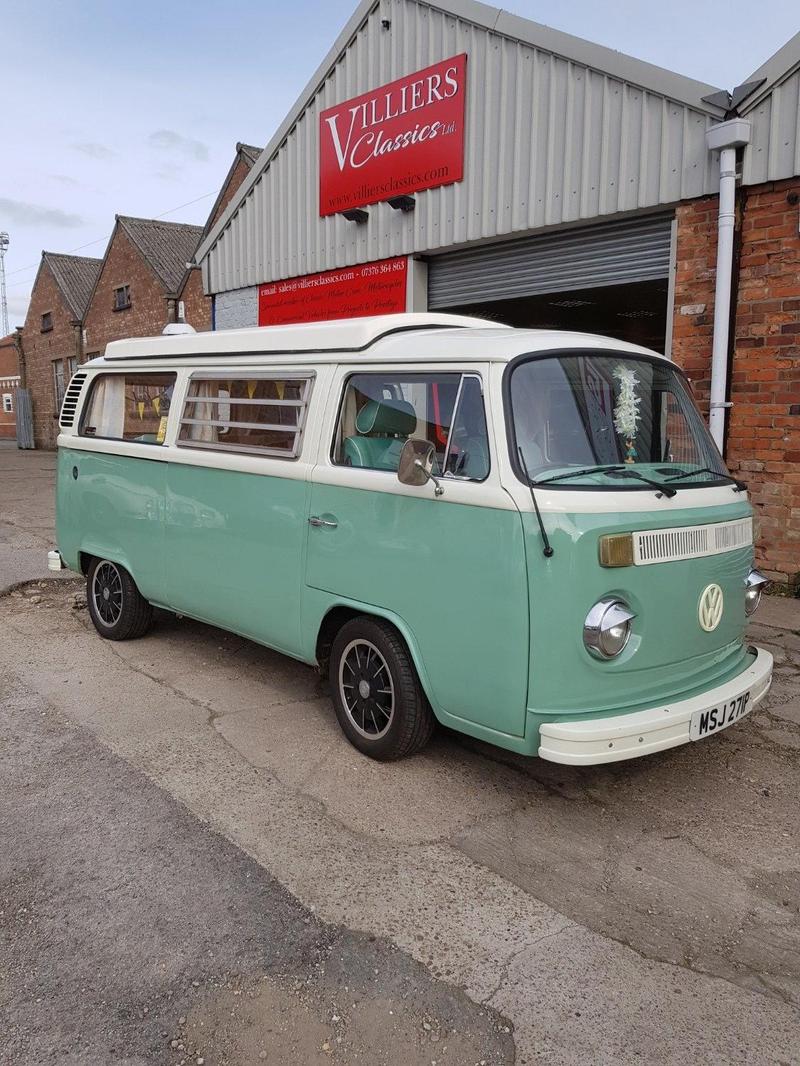 VOLKSWAGEN T2 COMBI BAY CAMPERVAN