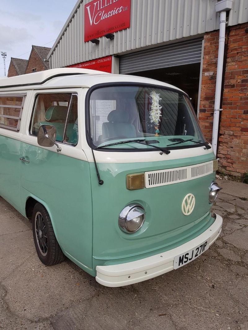 VOLKSWAGEN T2 COMBI BAY CAMPERVAN