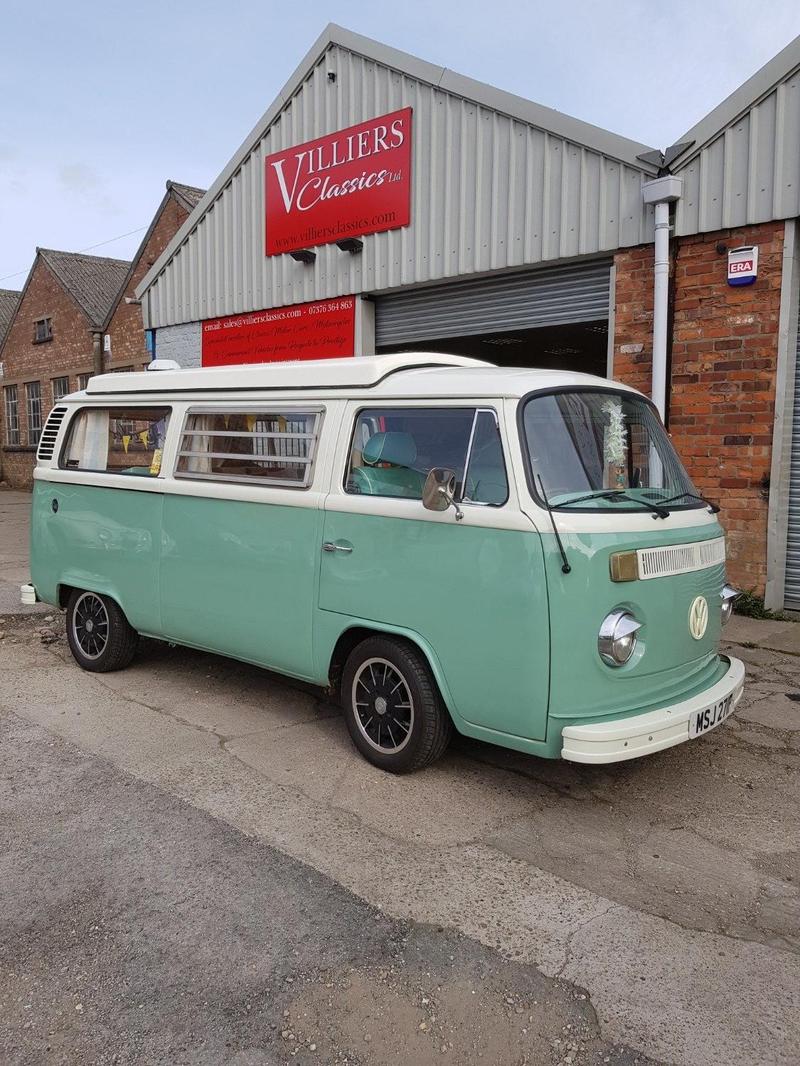 VOLKSWAGEN T2 COMBI BAY CAMPERVAN