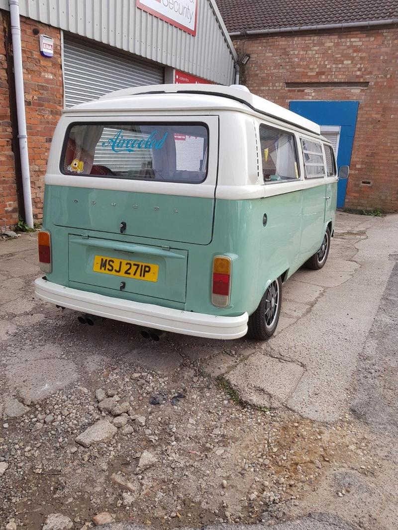 VOLKSWAGEN T2 COMBI BAY CAMPERVAN