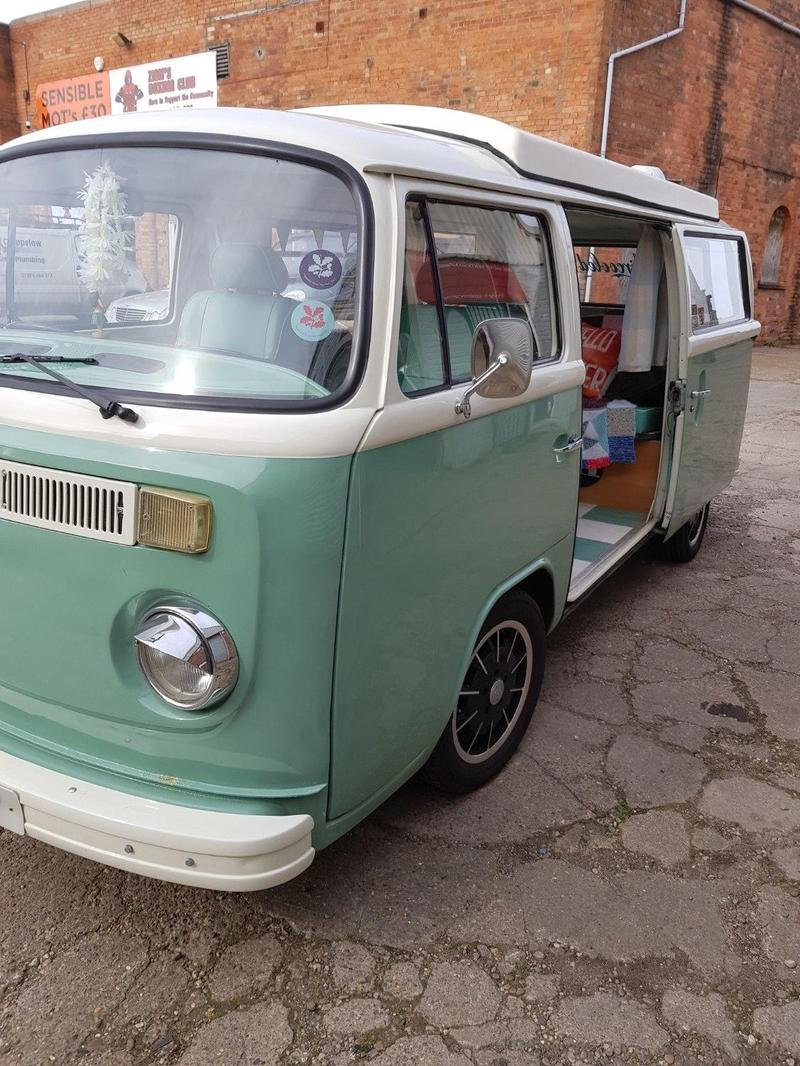 View VOLKSWAGEN T2 COMBI BAY CAMPERVAN -