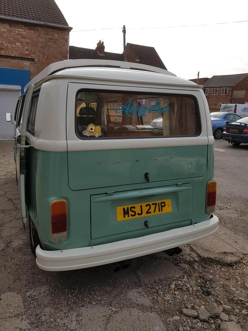 VOLKSWAGEN T2 COMBI BAY CAMPERVAN