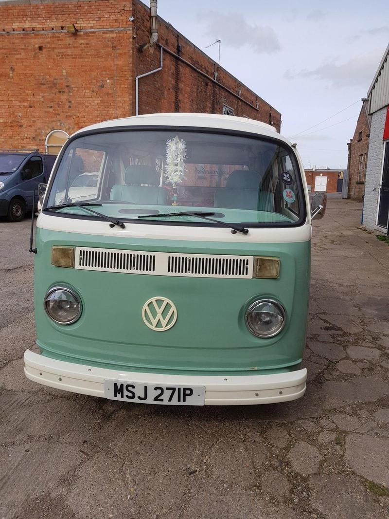 VOLKSWAGEN T2 COMBI BAY CAMPERVAN