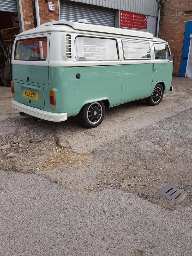 VOLKSWAGEN T2 COMBI BAY CAMPERVAN