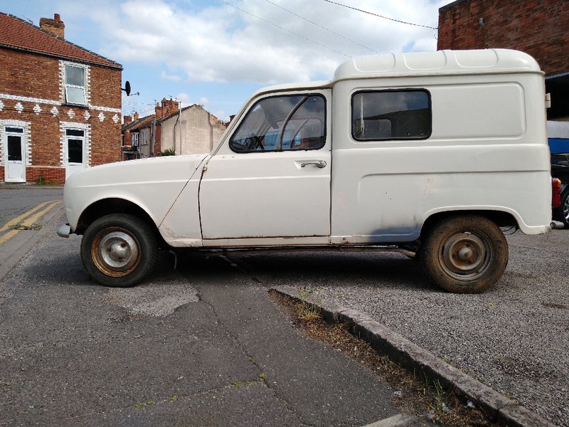 RENAULT 4