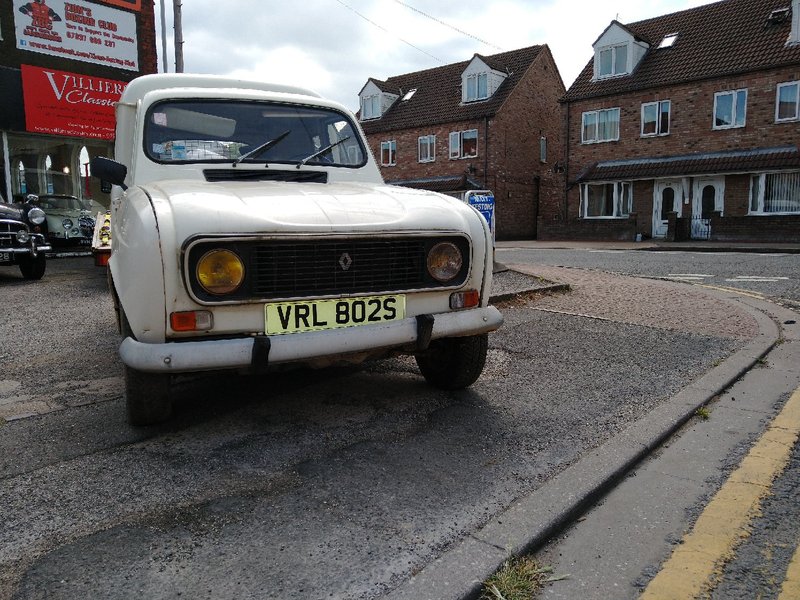 RENAULT 4