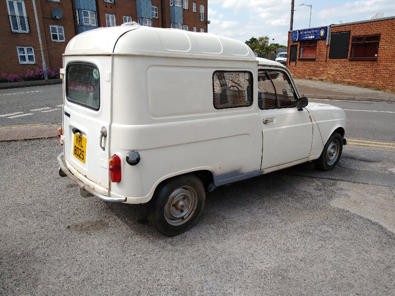 RENAULT 4