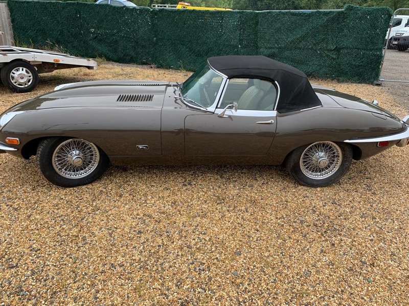 View JAGUAR E-TYPE Roadster 4.2