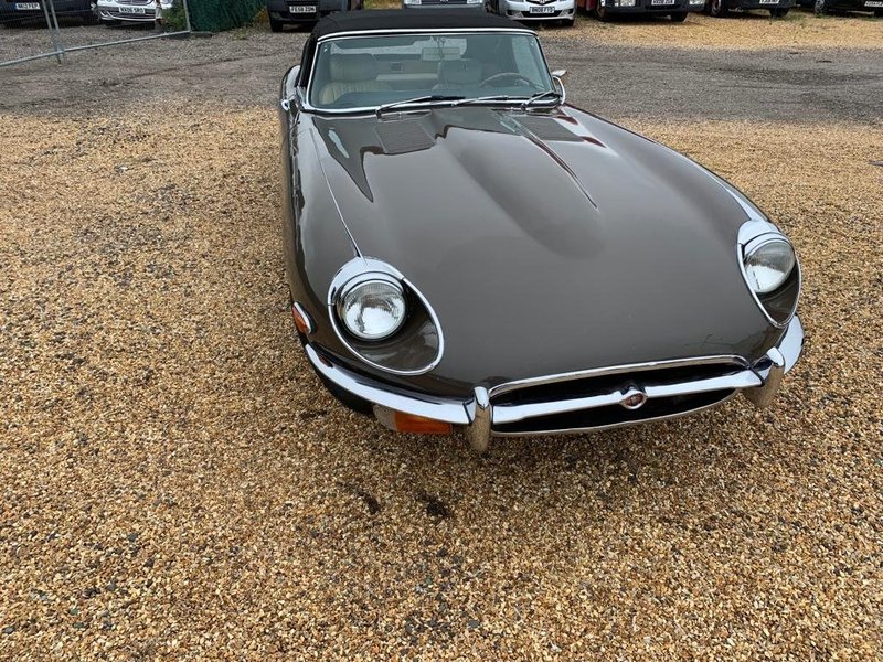 View JAGUAR E-TYPE Roadster 4.2