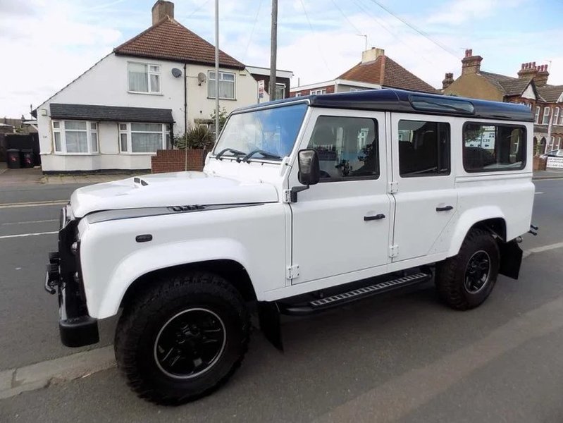 LAND ROVER DEFENDER 110