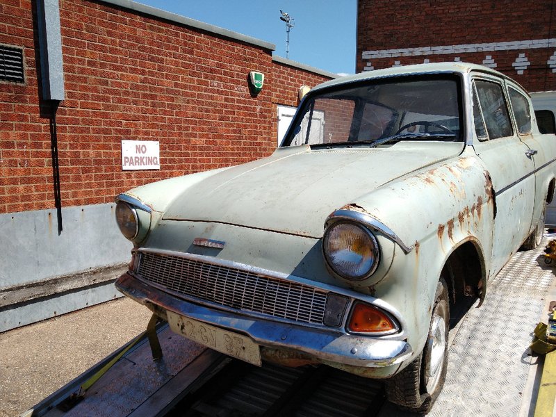 FORD ANGLIA