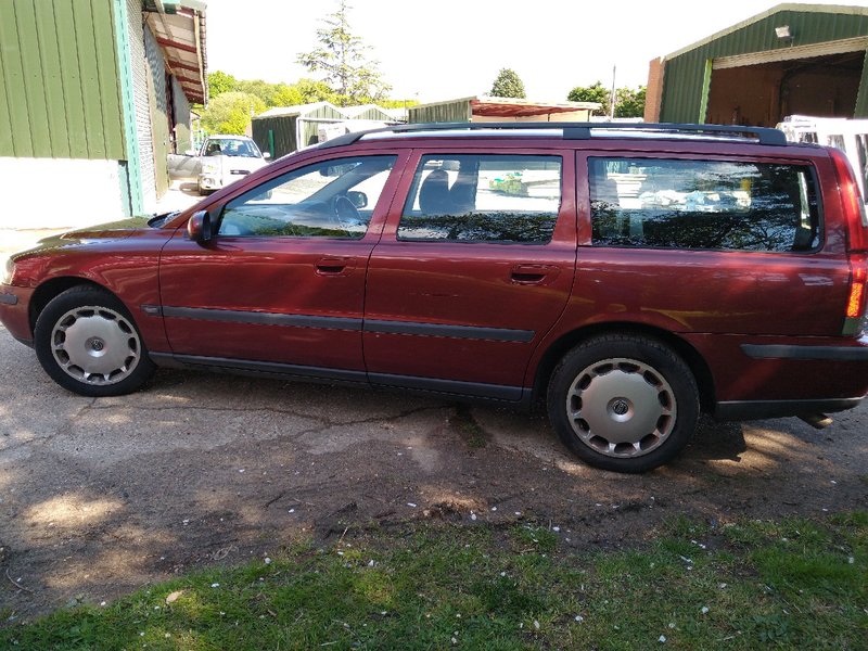 View VOLVO V70 2.4T