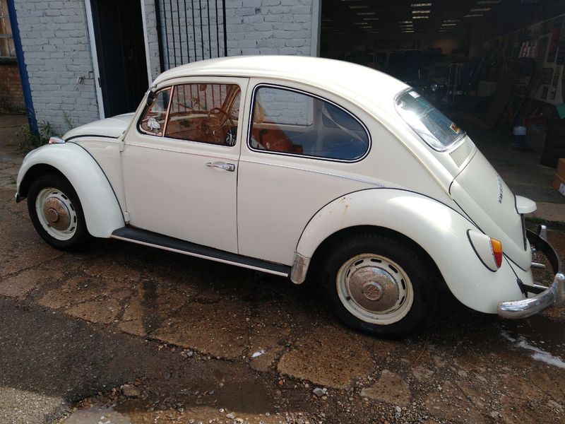 VOLKSWAGEN BEETLE