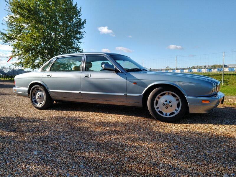 JAGUAR XJ6