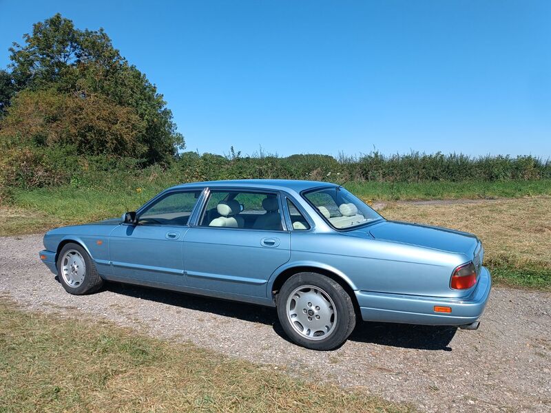 JAGUAR XJ6