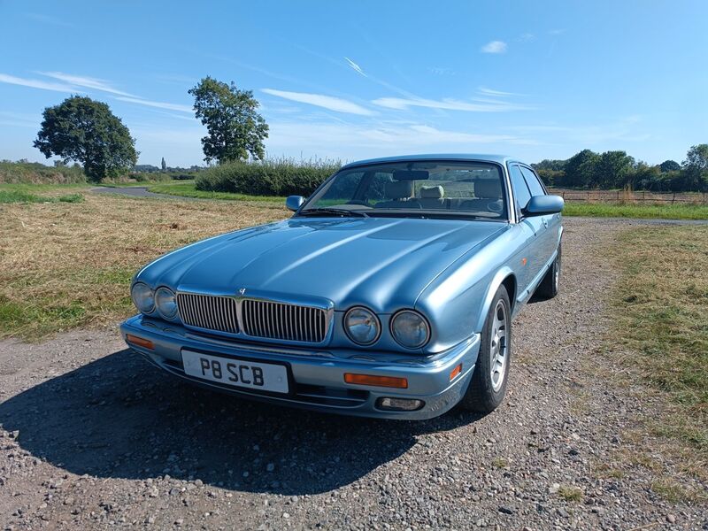 View JAGUAR XJ6 Sovereign LWB X330