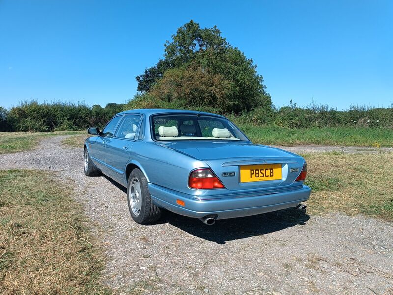 JAGUAR XJ6