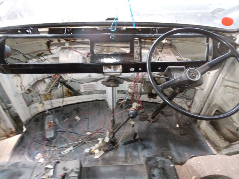 VOLKSWAGEN T2 BAY WINDOW