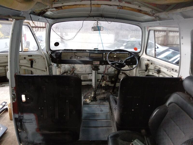 VOLKSWAGEN T2 BAY WINDOW