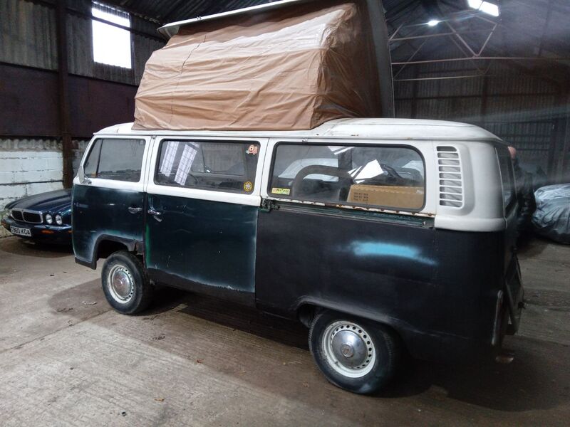 VOLKSWAGEN T2 BAY WINDOW