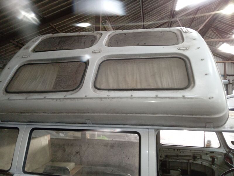 VOLKSWAGEN T2 BAY WINDOW