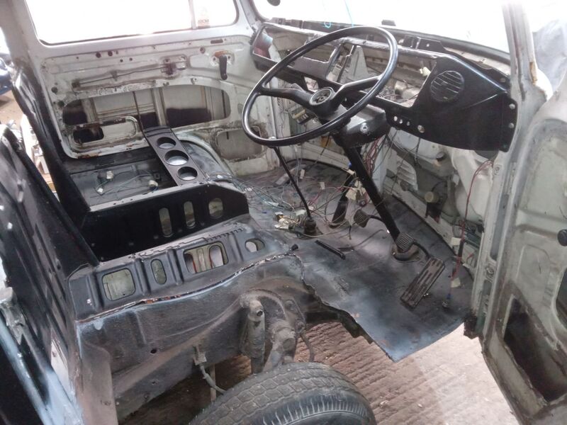 VOLKSWAGEN T2 BAY WINDOW