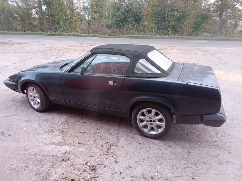 TRIUMPH TR7