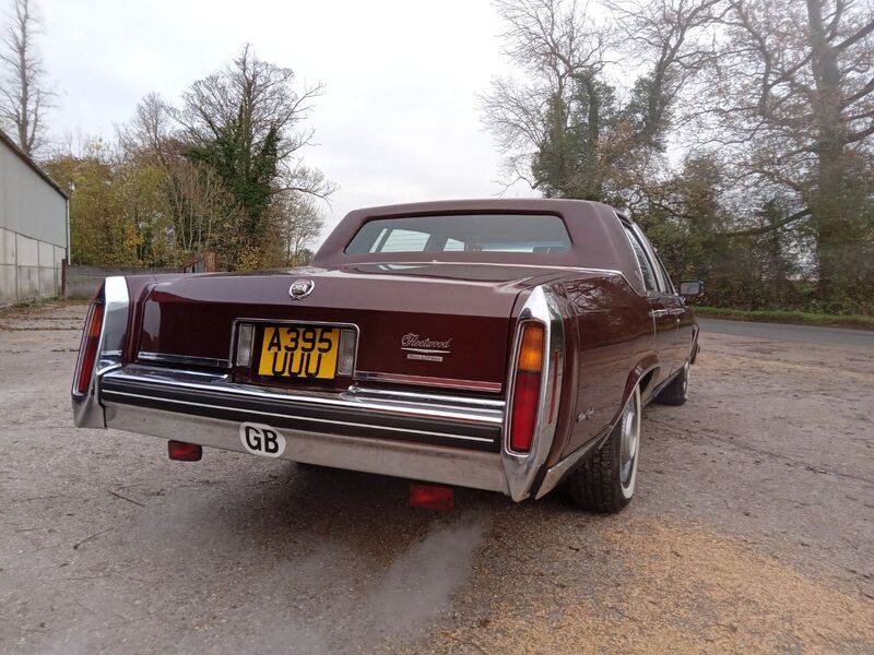 CADILLAC FLEETWOOD