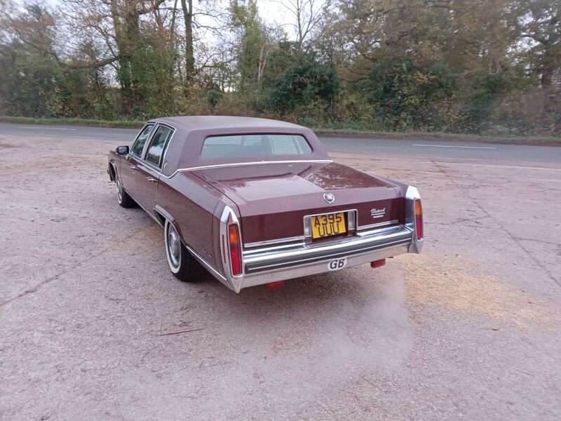 CADILLAC FLEETWOOD