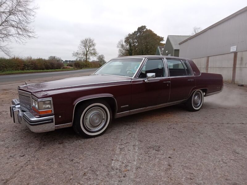 CADILLAC FLEETWOOD