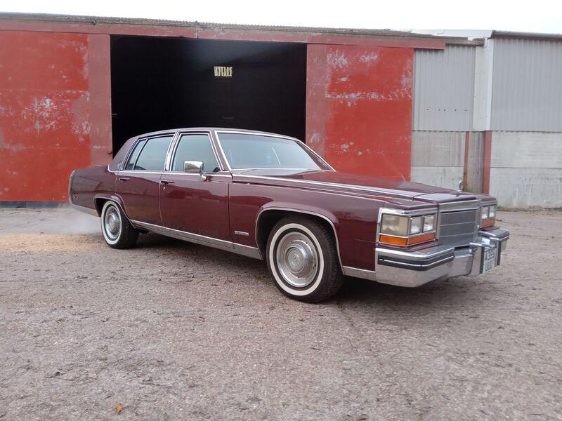 CADILLAC FLEETWOOD