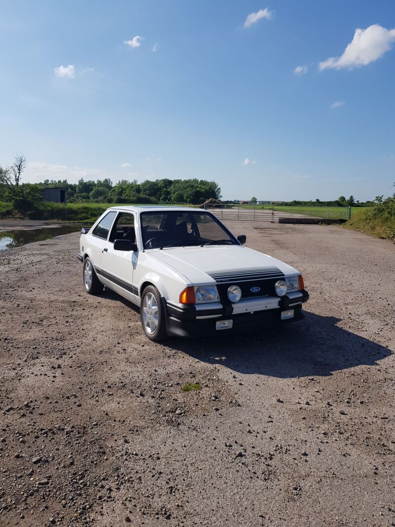 View FORD ESCORT RS1600i