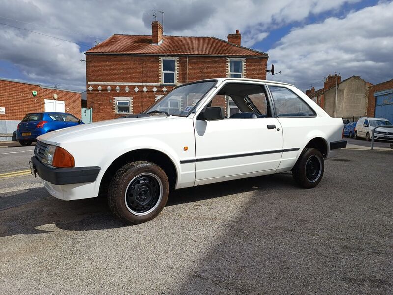 View FORD ESCORT Mk3 1.3L