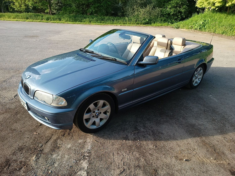 View BMW 3 SERIES 323i Convertible - E46