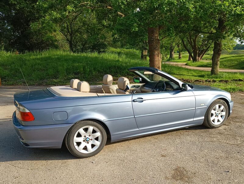 View BMW 3 SERIES 323i Convertible - E46